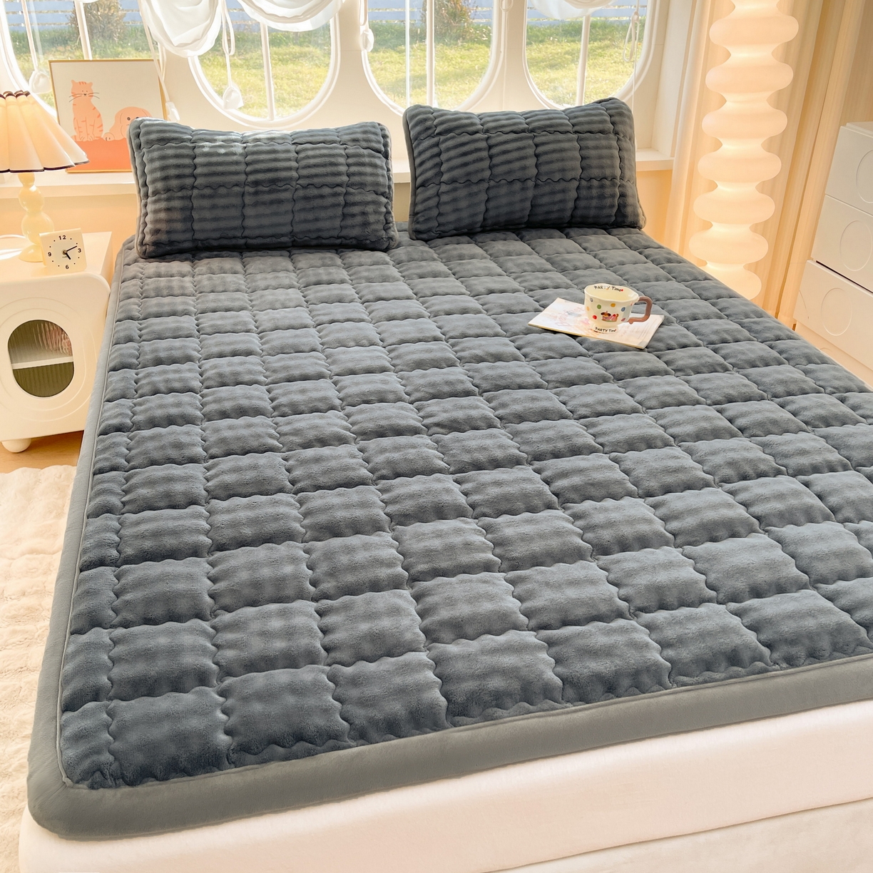 91家纺网 家纺一手货源 找家纺 奇丝雅 2025新款A类牛奶绒泡泡绒床褥床垫床盖兔毛绒家用学生宿舍上下铺寝室褥子软垫床护垫夹棉（大床） 幻影灰