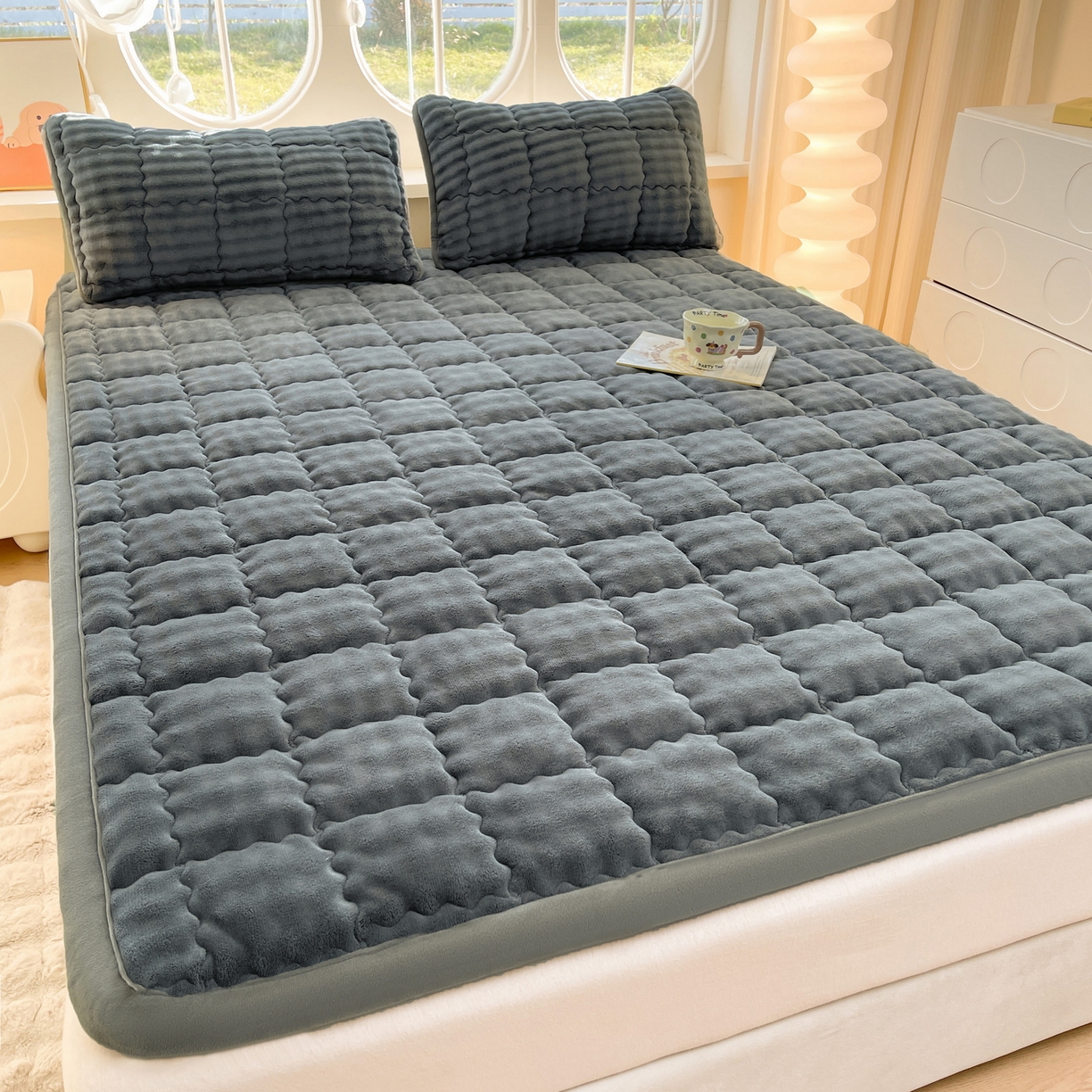 91家纺网 家纺一手货源 找家纺 奇丝雅 2025新款A类牛奶绒泡泡绒床褥床垫床盖兔毛绒家用学生宿舍上下铺寝室褥子软垫床护垫夹棉（大床） 幻影灰