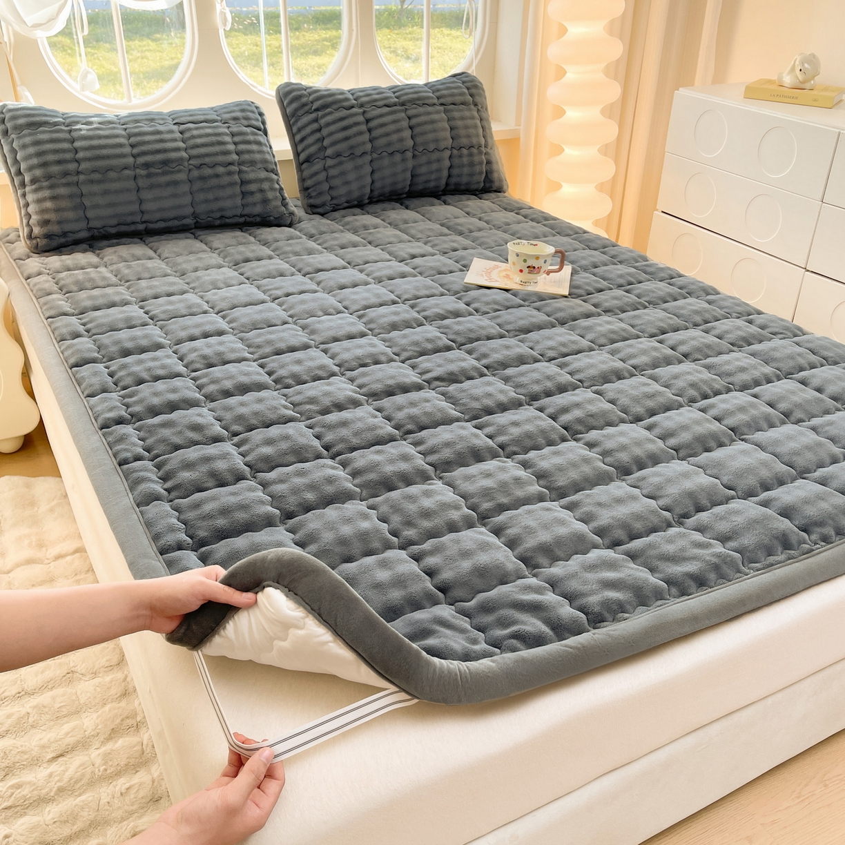 91家纺网 家纺一手货源 找家纺 奇丝雅 2025新款A类牛奶绒泡泡绒床褥床垫床盖兔毛绒家用学生宿舍上下铺寝室褥子软垫床护垫夹棉（大床） 幻影灰