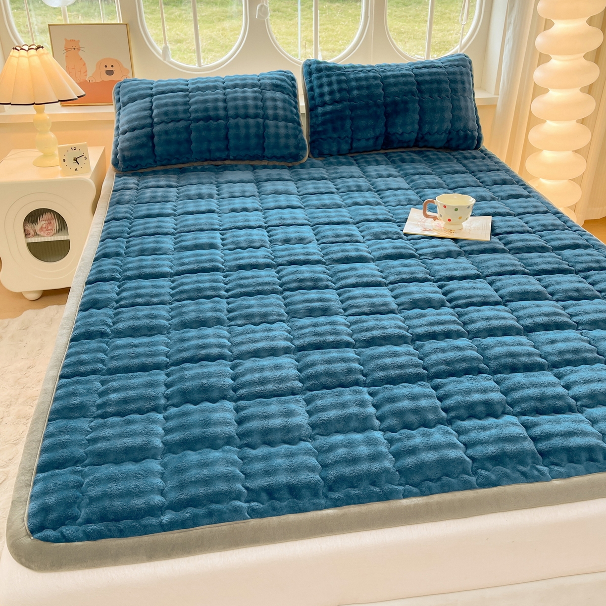 91家纺网 家纺一手货源 找家纺 奇丝雅 2025新款A类牛奶绒泡泡绒床褥床垫床盖兔毛绒家用学生宿舍上下铺寝室褥子软垫床护垫夹棉（大床） 暖绒蓝