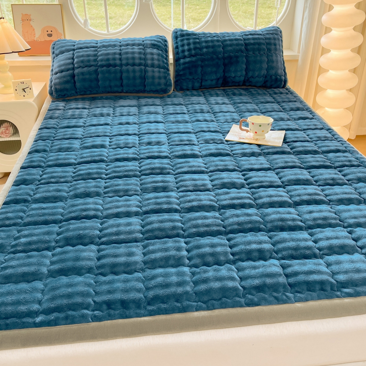 91家纺网 家纺一手货源 找家纺 奇丝雅 2025新款A类牛奶绒泡泡绒床褥床垫床盖兔毛绒家用学生宿舍上下铺寝室褥子软垫床护垫夹棉（大床） 暖绒蓝