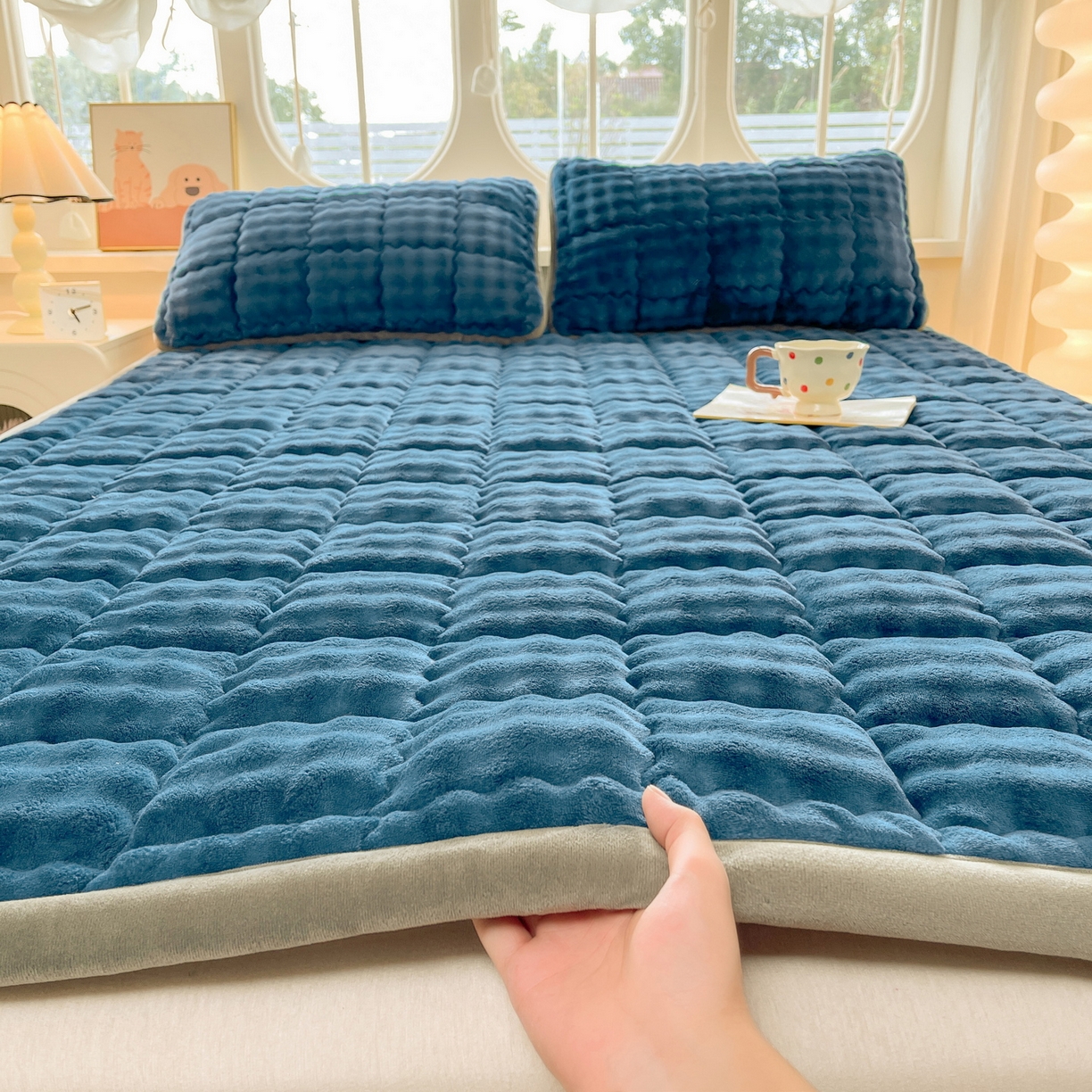91家纺网 家纺一手货源 找家纺 奇丝雅 2025新款A类牛奶绒泡泡绒床褥床垫床盖兔毛绒家用学生宿舍上下铺寝室褥子软垫床护垫夹棉（大床） 暖绒蓝