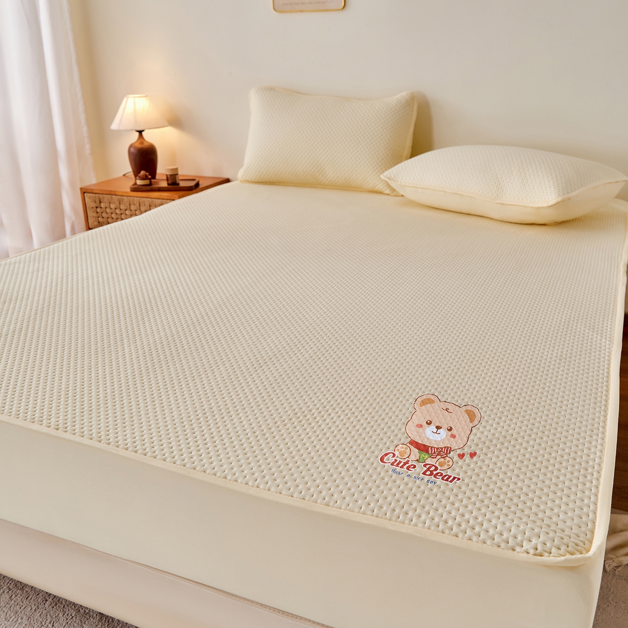 91家纺网 家纺一手货源 找家纺 永旺家纺 2025新款防水床笠-小熊系列 黄小熊