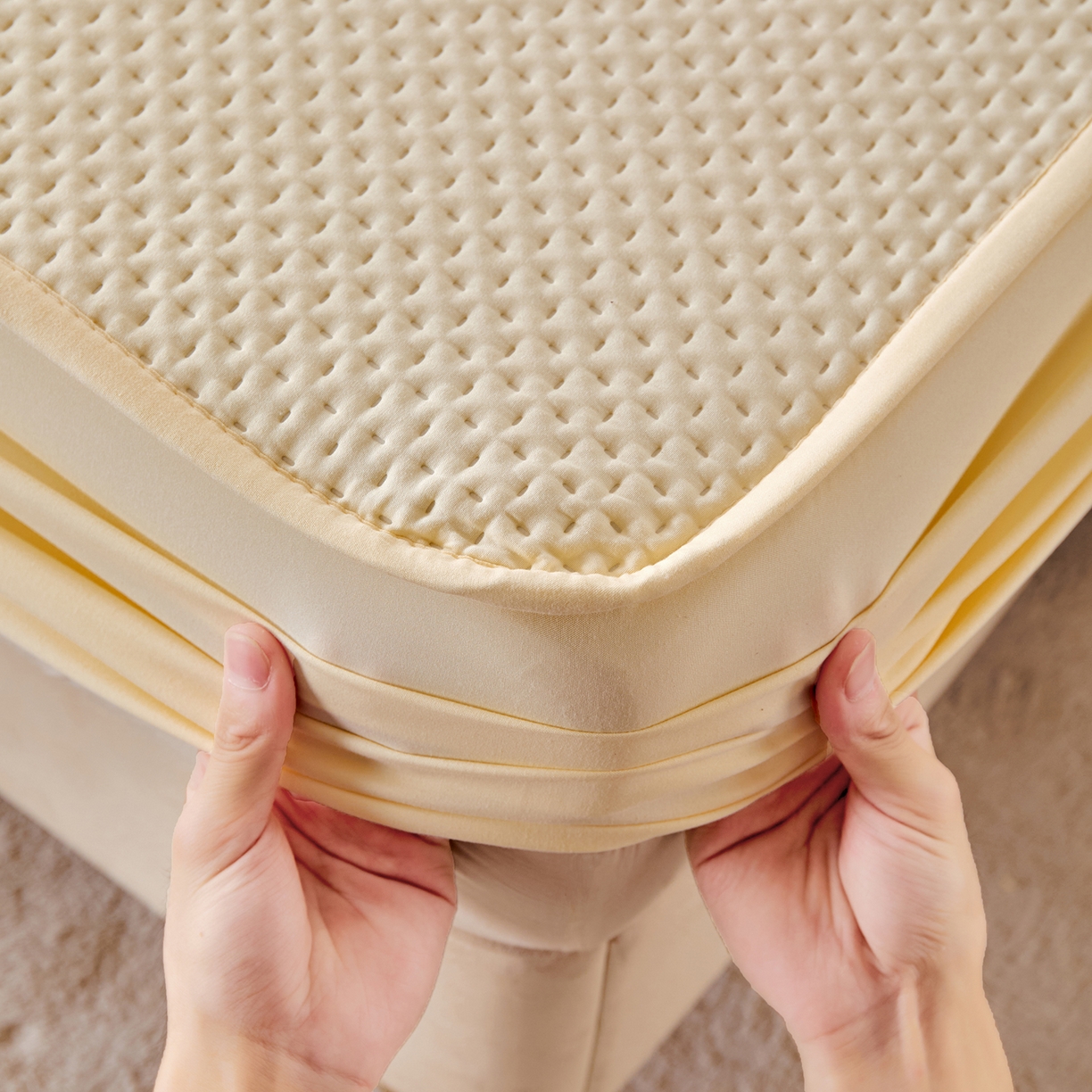 91家纺网 家纺一手货源 找家纺 永旺家纺 2025新款防水床笠-小熊系列 黄小熊