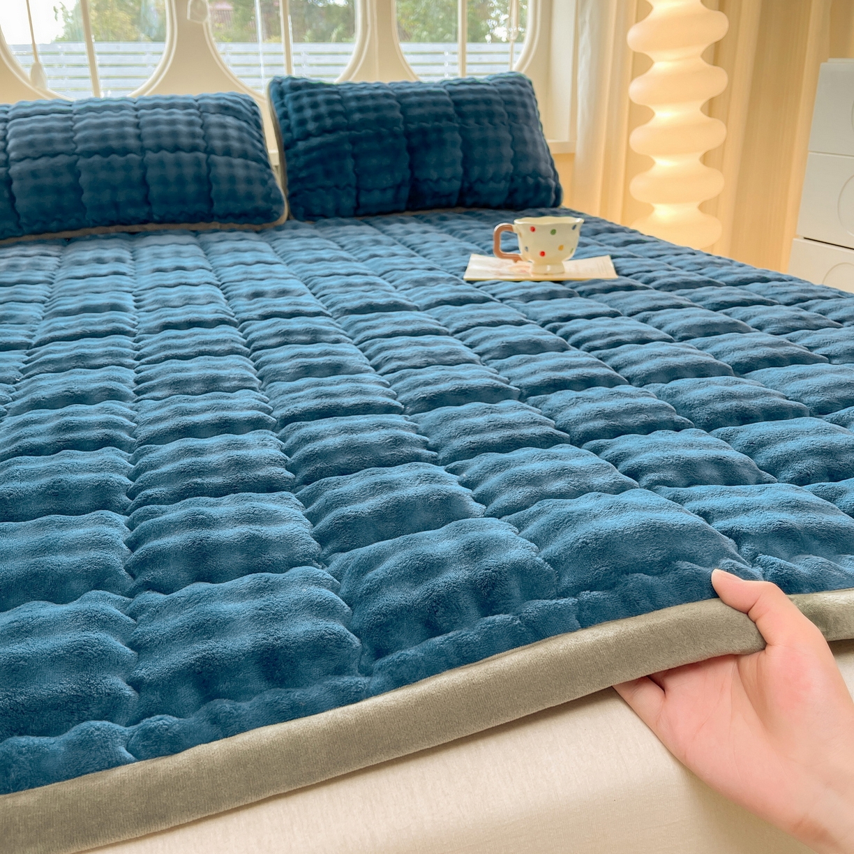 91家纺网 家纺一手货源 找家纺 奇丝雅 2025新款A类牛奶绒泡泡绒床褥床垫床盖兔毛绒家用学生宿舍上下铺寝室褥子软垫床护垫夹棉（大床） 暖绒蓝