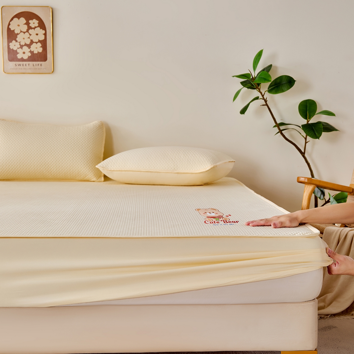 91家纺网 家纺一手货源 找家纺 永旺家纺 2025新款防水床笠-小熊系列 黄小熊