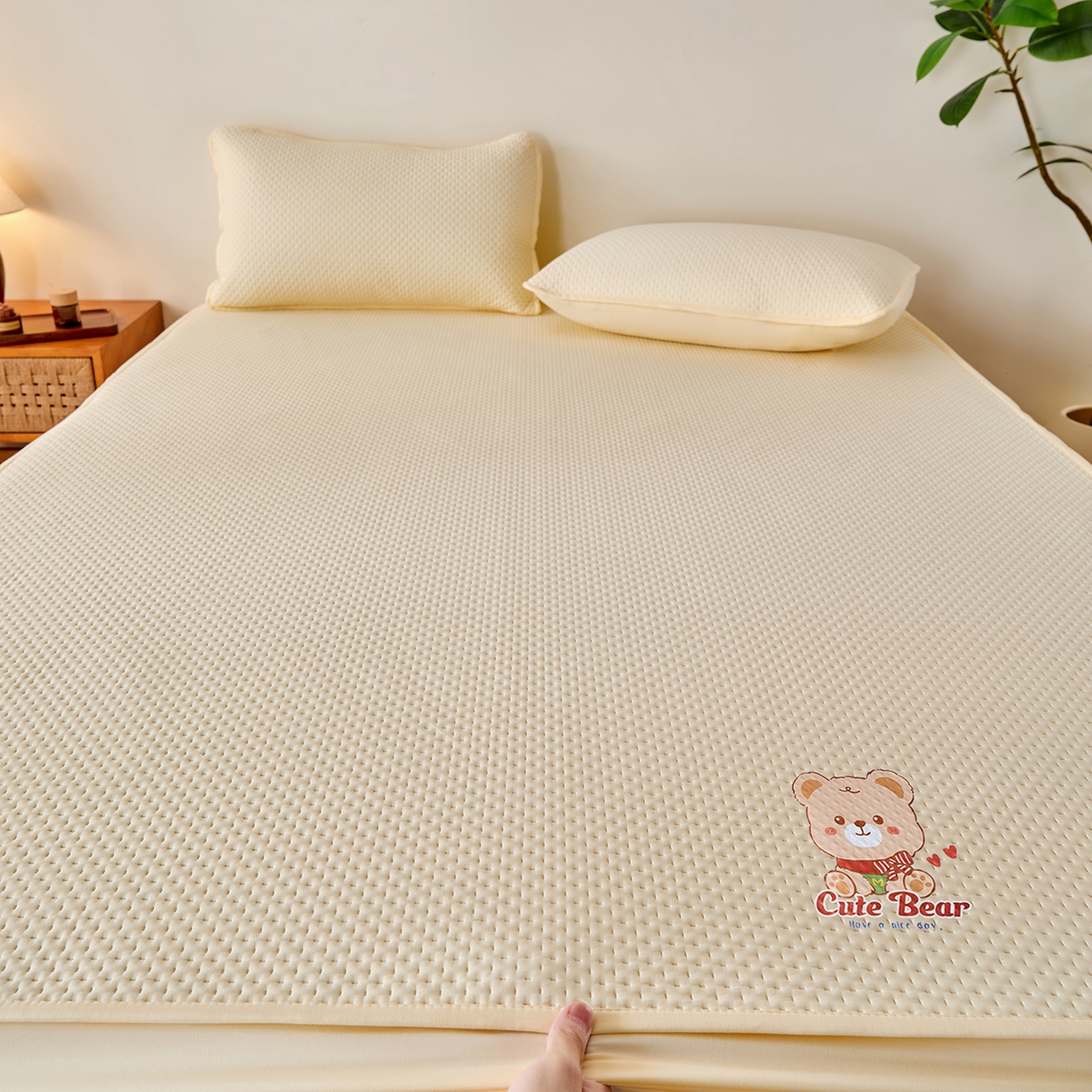 91家纺网 家纺一手货源 找家纺 永旺家纺 2025新款防水床笠-小熊系列 黄小熊