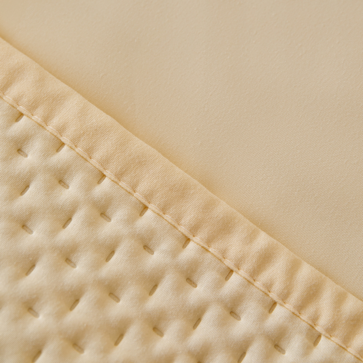 91家纺网 家纺一手货源 找家纺 永旺家纺 2025新款防水床笠-小熊系列 黄小熊