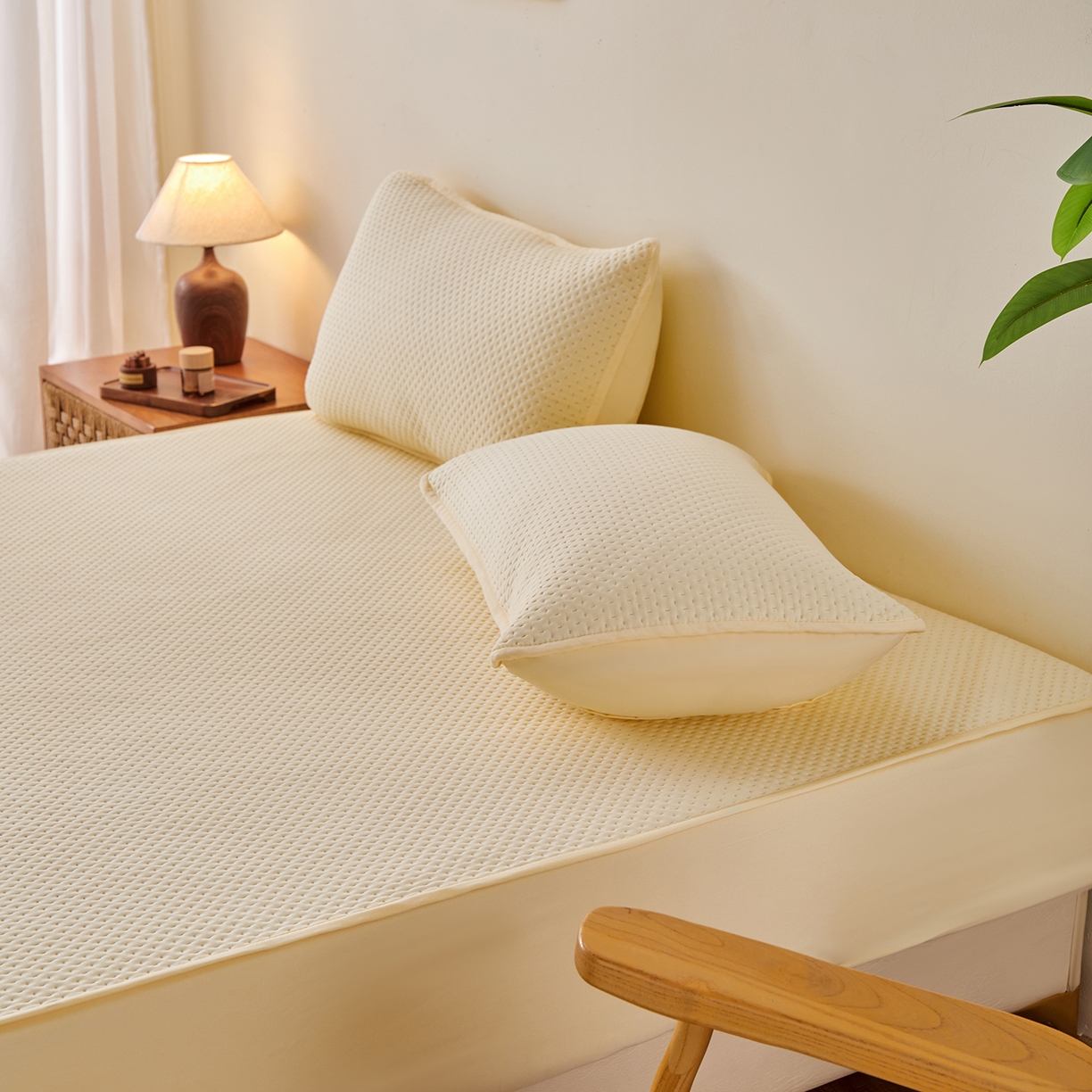 91家纺网 家纺一手货源 找家纺 永旺家纺 2025新款防水床笠-小熊系列 黄小熊