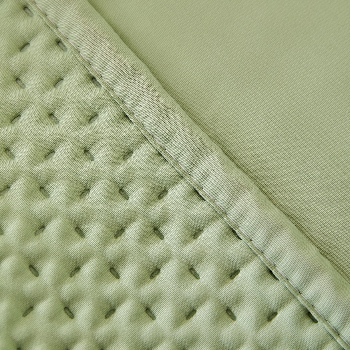 91家纺网 家纺一手货源 找家纺 永旺家纺 2025新款防水床笠-小熊系列 绿小熊