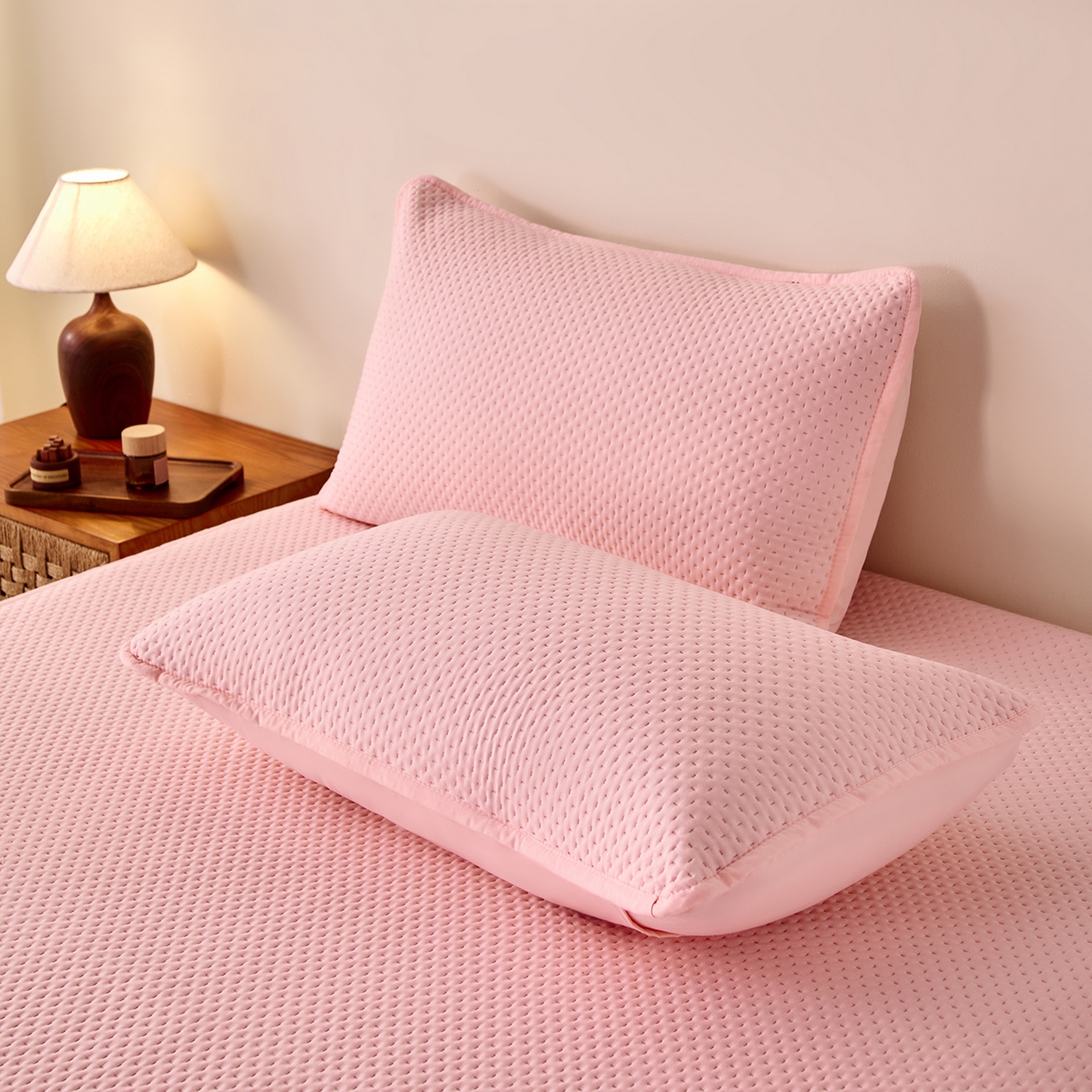 91家纺网 家纺一手货源 找家纺 永旺家纺 2025新款防水床笠-小熊系列 粉小熊