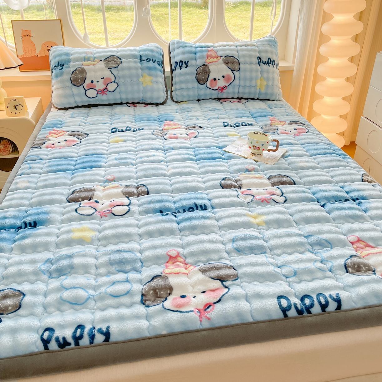 91家纺网 家纺一手货源 找家纺 奇丝雅 2025新款A类牛奶绒泡泡绒床褥床垫床盖兔毛绒家用学生宿舍上下铺寝室褥子软垫床护垫夹棉（大床） 趴趴狗