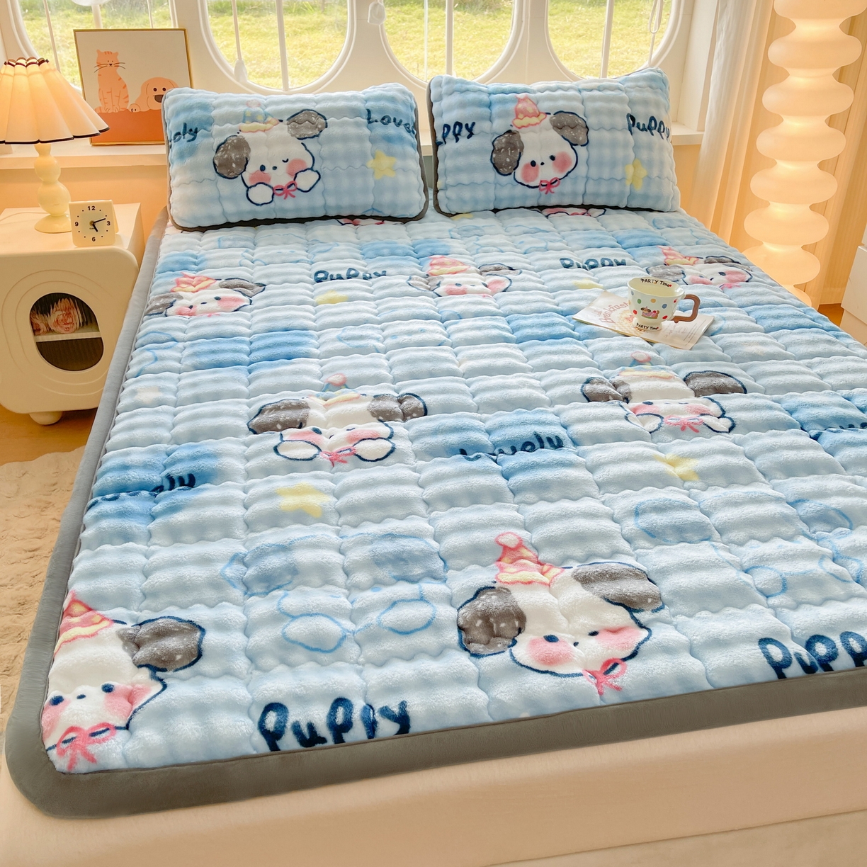 91家纺网 家纺一手货源 找家纺 奇丝雅 2025新款A类牛奶绒泡泡绒床褥床垫床盖兔毛绒家用学生宿舍上下铺寝室褥子软垫床护垫夹棉（大床） 趴趴狗