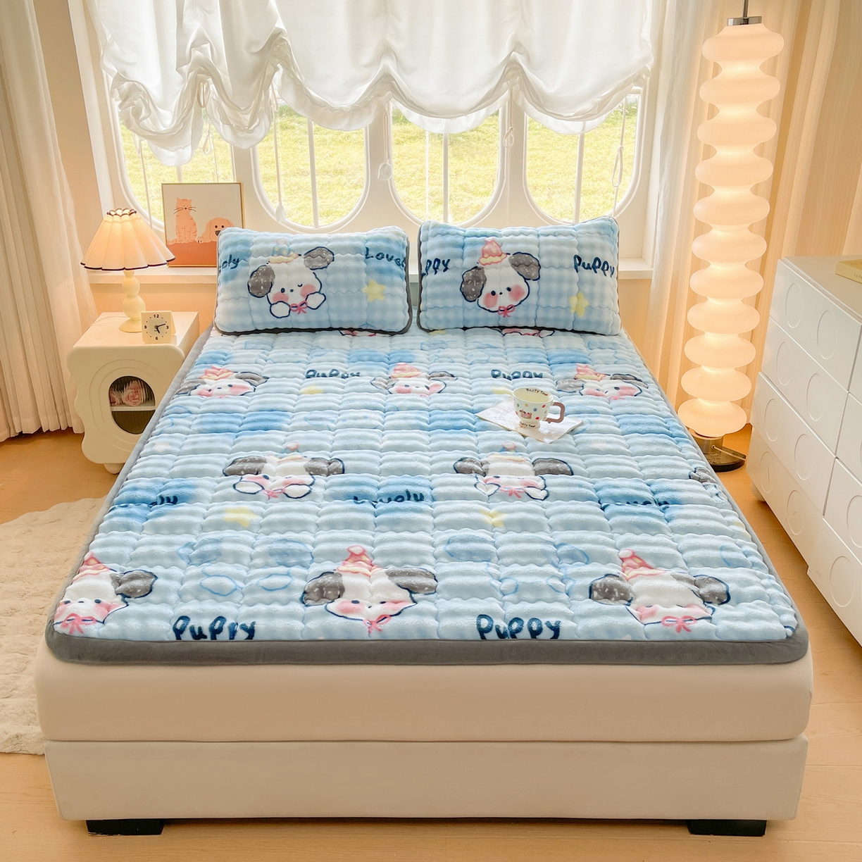 91家纺网 家纺一手货源 找家纺 奇丝雅 2025新款A类牛奶绒泡泡绒床褥床垫床盖兔毛绒家用学生宿舍上下铺寝室褥子软垫床护垫夹棉（大床） 趴趴狗