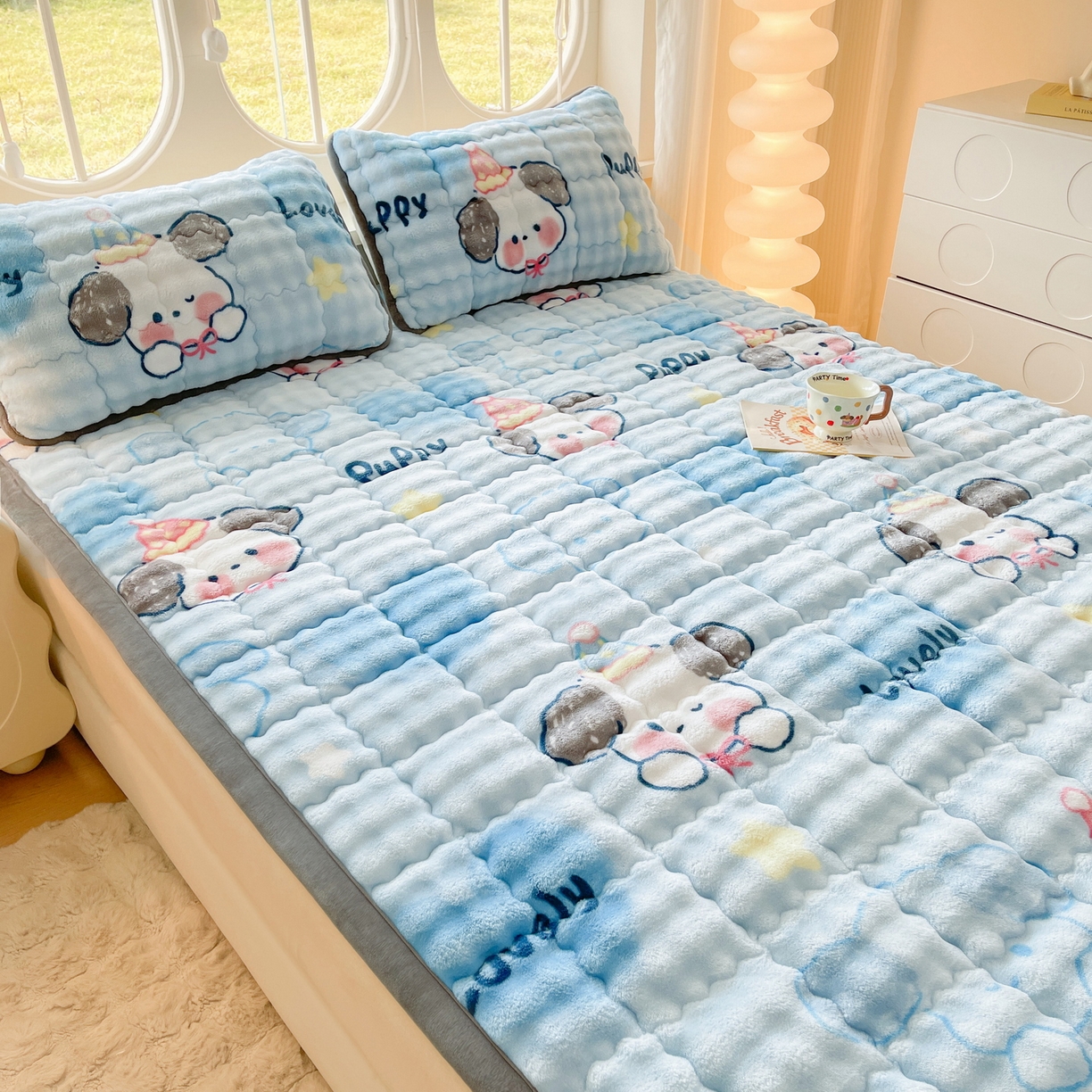 91家纺网 家纺一手货源 找家纺 奇丝雅 2025新款A类牛奶绒泡泡绒床褥床垫床盖兔毛绒家用学生宿舍上下铺寝室褥子软垫床护垫夹棉（大床） 趴趴狗