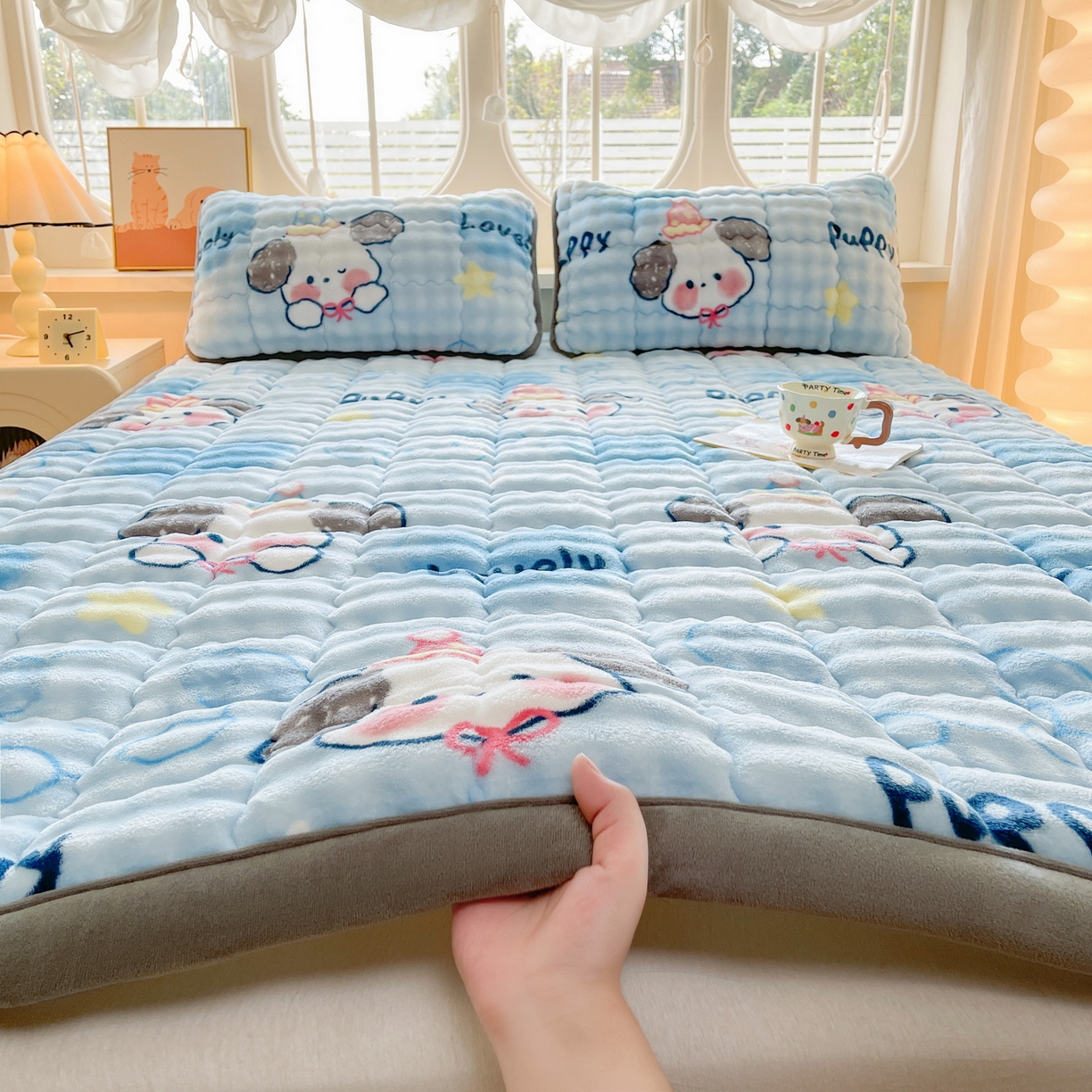 91家纺网 家纺一手货源 找家纺 奇丝雅 2025新款A类牛奶绒泡泡绒床褥床垫床盖兔毛绒家用学生宿舍上下铺寝室褥子软垫床护垫夹棉（大床） 趴趴狗