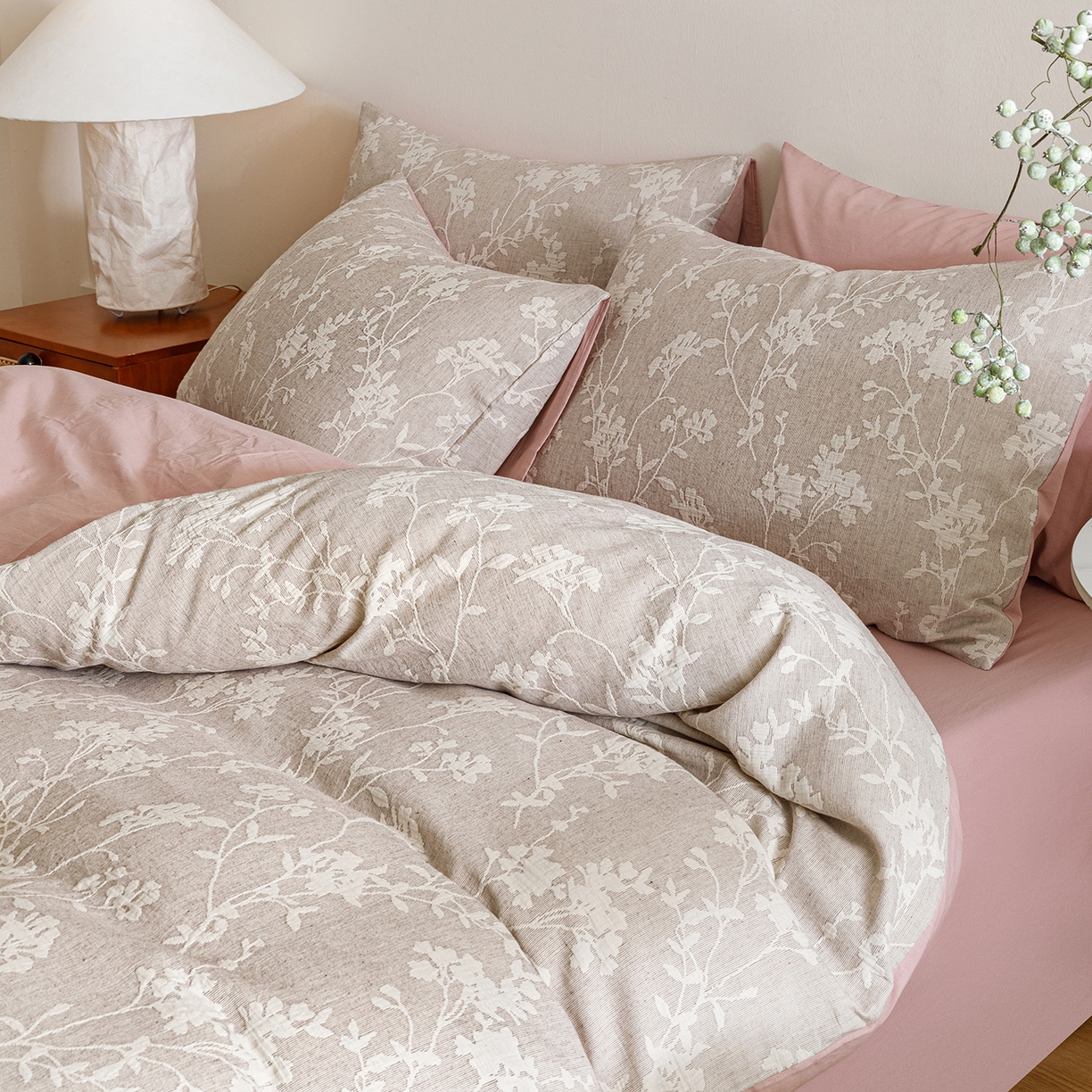 91家纺网 家纺一手货源 找家纺 春皖家纺 2026新款A类全棉双层纱AB版简约四件套 花笺