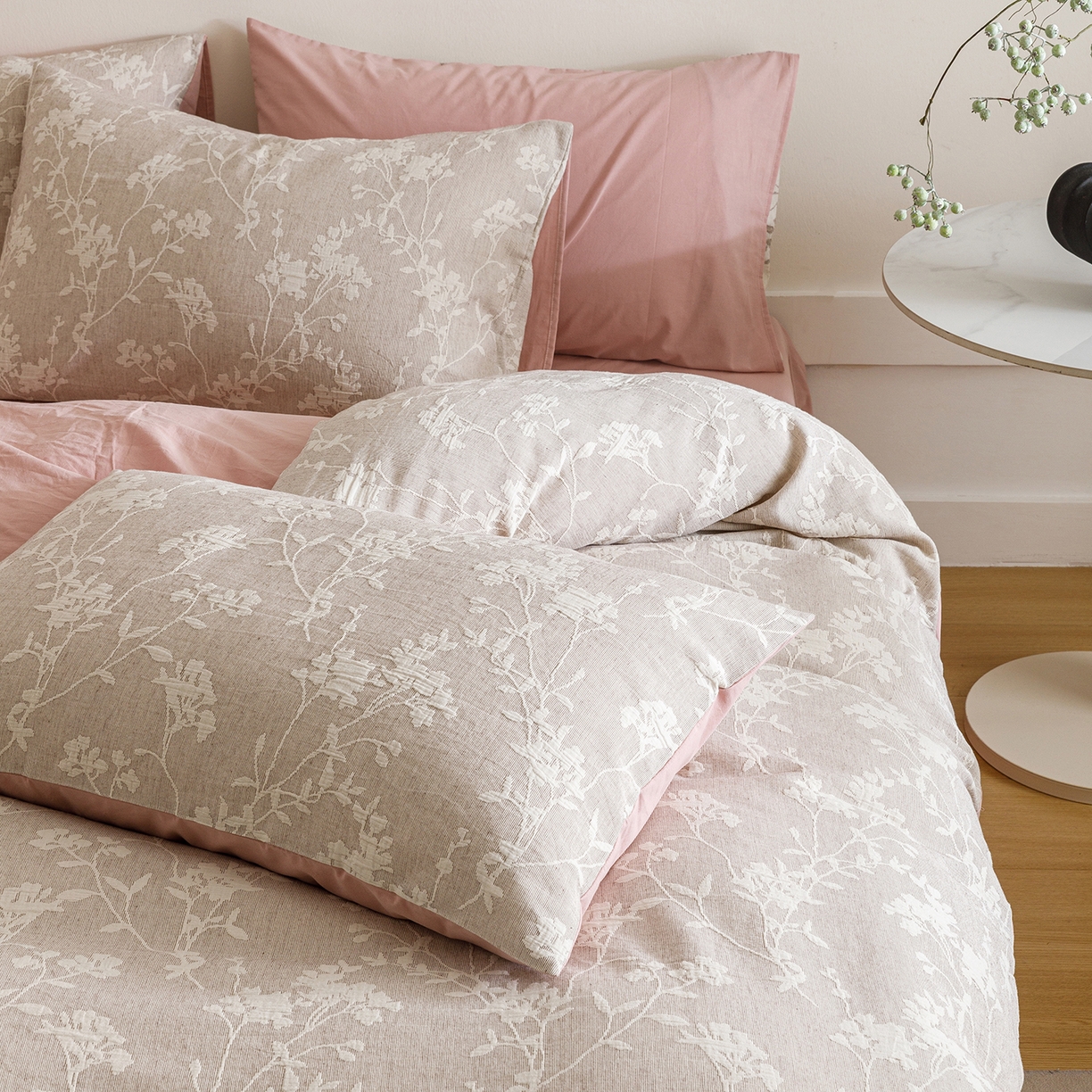 91家纺网 家纺一手货源 找家纺 春皖家纺 2026新款A类全棉双层纱AB版简约四件套 花笺