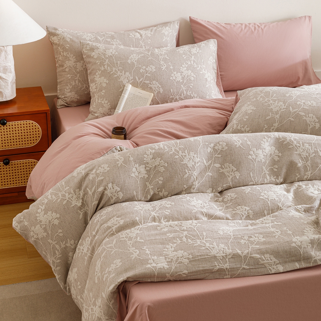 91家纺网 家纺一手货源 找家纺 春皖家纺 2026新款A类全棉双层纱AB版简约四件套 花笺