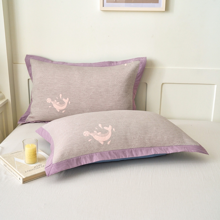 91家纺网 家纺一手货源 找家纺 棠薇家纺 2025新款三层纱布枕套单条装一对装枕头套加大加厚48*74cm枕芯套 顽皮海豚