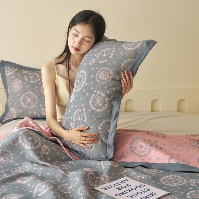 91家纺网 家纺一手货源 找家纺 棠薇家纺 2025新款三层纱布枕套单条装一对装枕头套加大加厚48*74cm枕芯套 朵朵蒲英粉