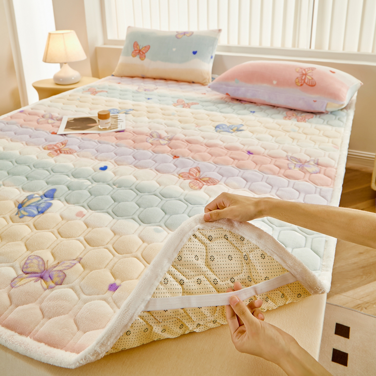 91家纺网 家纺一手货源 找家纺 永旺家纺 2025新款保暖牛奶牛奶绒床垫床褥 蝶影