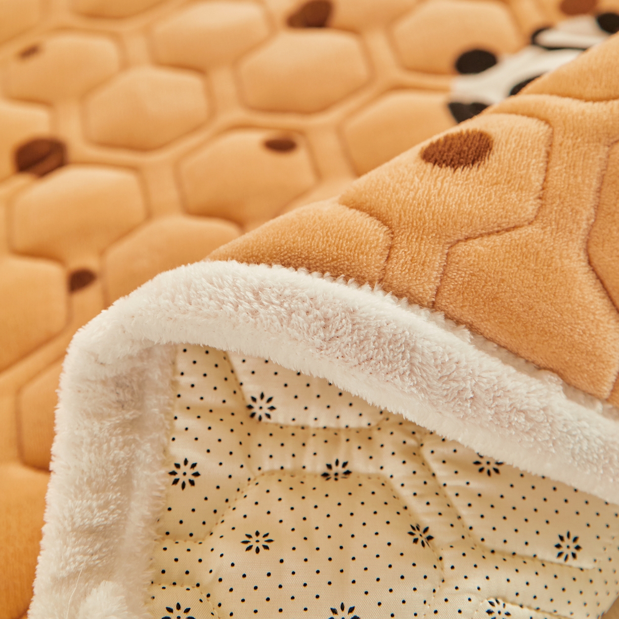 91家纺网 家纺一手货源 找家纺 永旺家纺 2025新款保暖牛奶牛奶绒床垫床褥 可爱熊猫