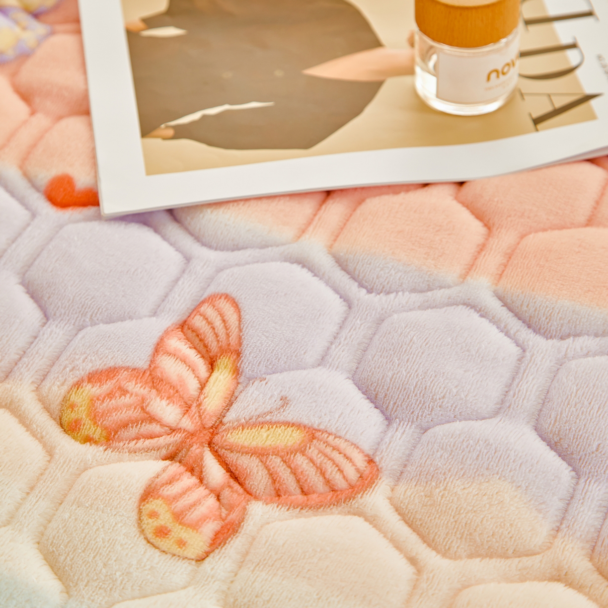 91家纺网 家纺一手货源 找家纺 永旺家纺 2025新款保暖牛奶牛奶绒床垫床褥 蝶影