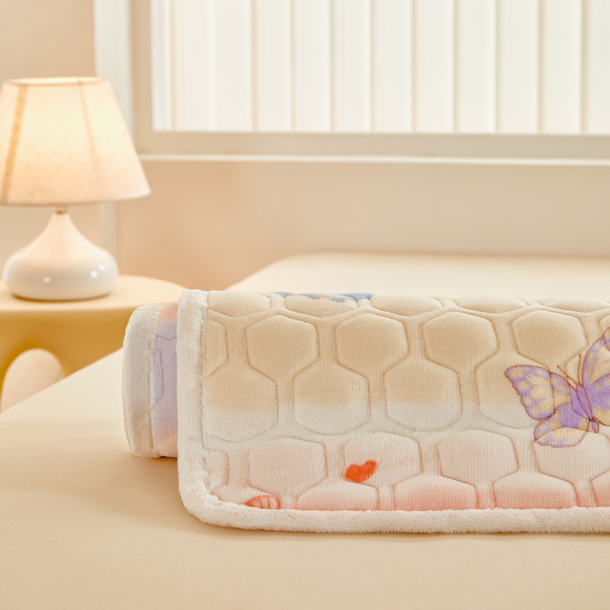 91家纺网 家纺一手货源 找家纺 永旺家纺 2025新款保暖牛奶牛奶绒床垫床褥 蝶影