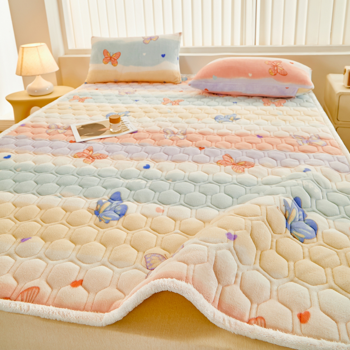 永旺家纺 2025新款保暖牛奶牛奶绒床垫床褥 蝶影