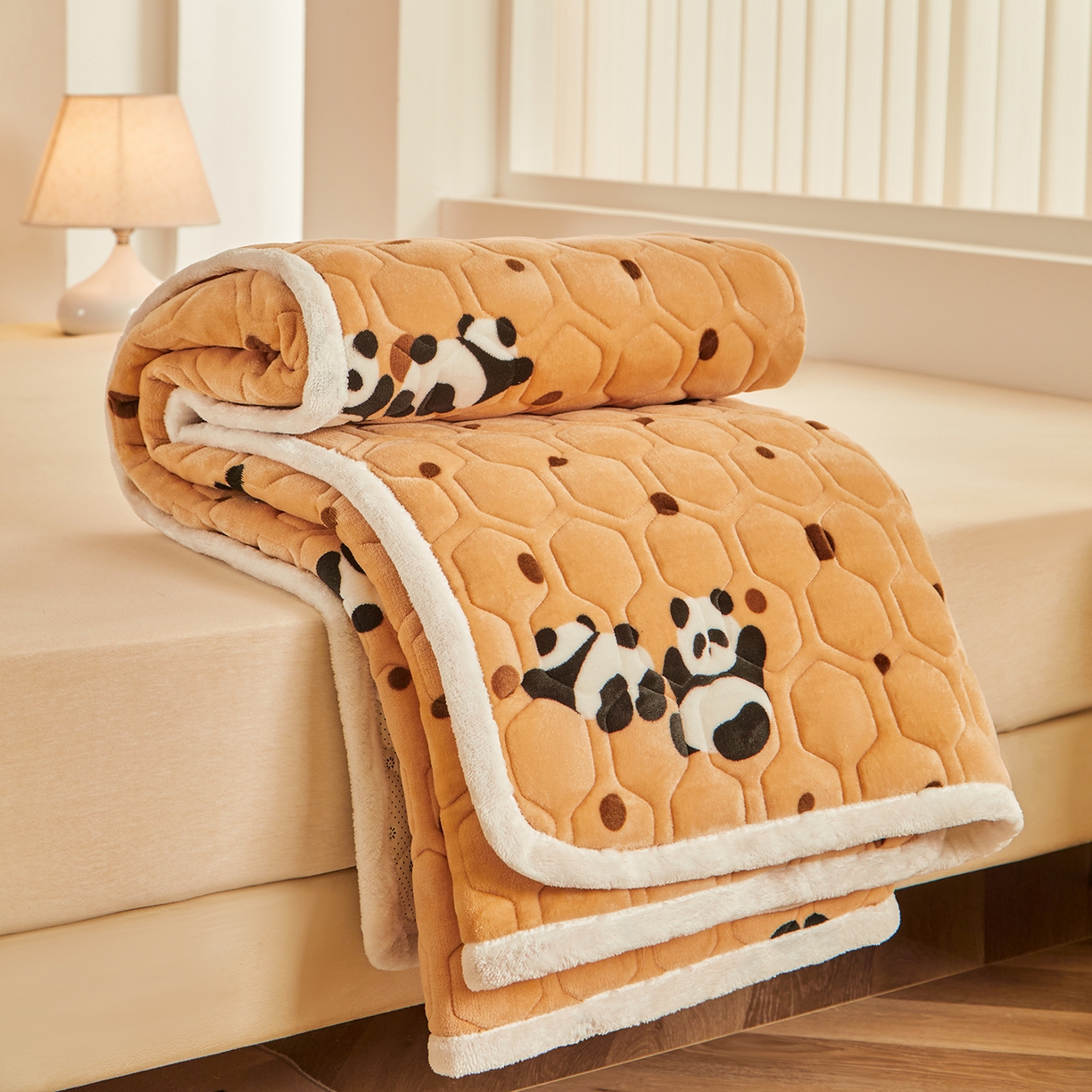 91家纺网 家纺一手货源 找家纺 永旺家纺 2025新款保暖牛奶牛奶绒床垫床褥 可爱熊猫