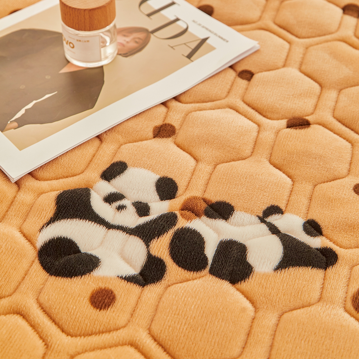 91家纺网 家纺一手货源 找家纺 永旺家纺 2025新款保暖牛奶牛奶绒床垫床褥 可爱熊猫