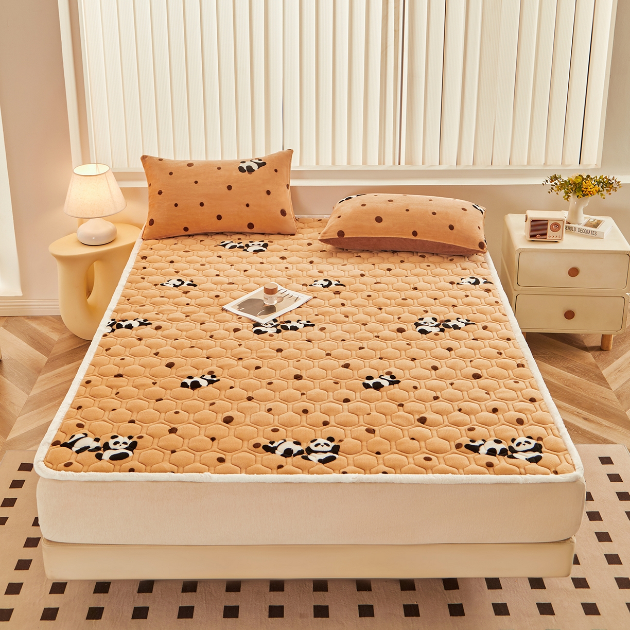 91家纺网 家纺一手货源 找家纺 永旺家纺 2025新款保暖牛奶牛奶绒床垫床褥 可爱熊猫