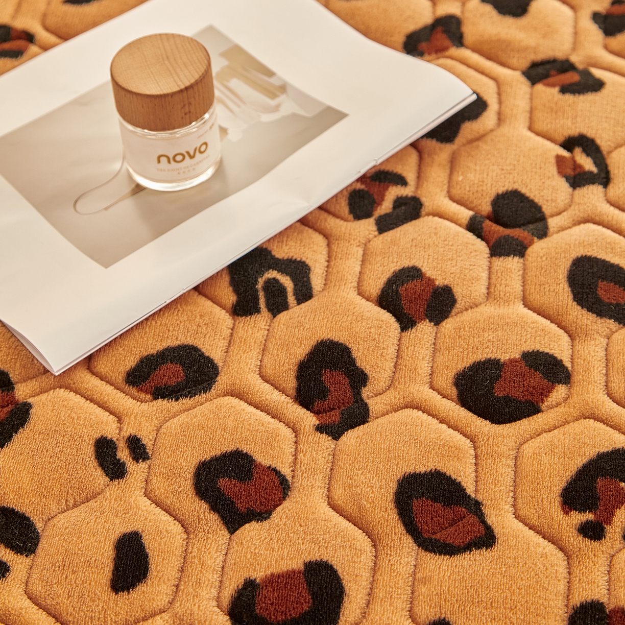 91家纺网 家纺一手货源 找家纺 永旺家纺 2025新款保暖牛奶牛奶绒床垫床褥 豹纹