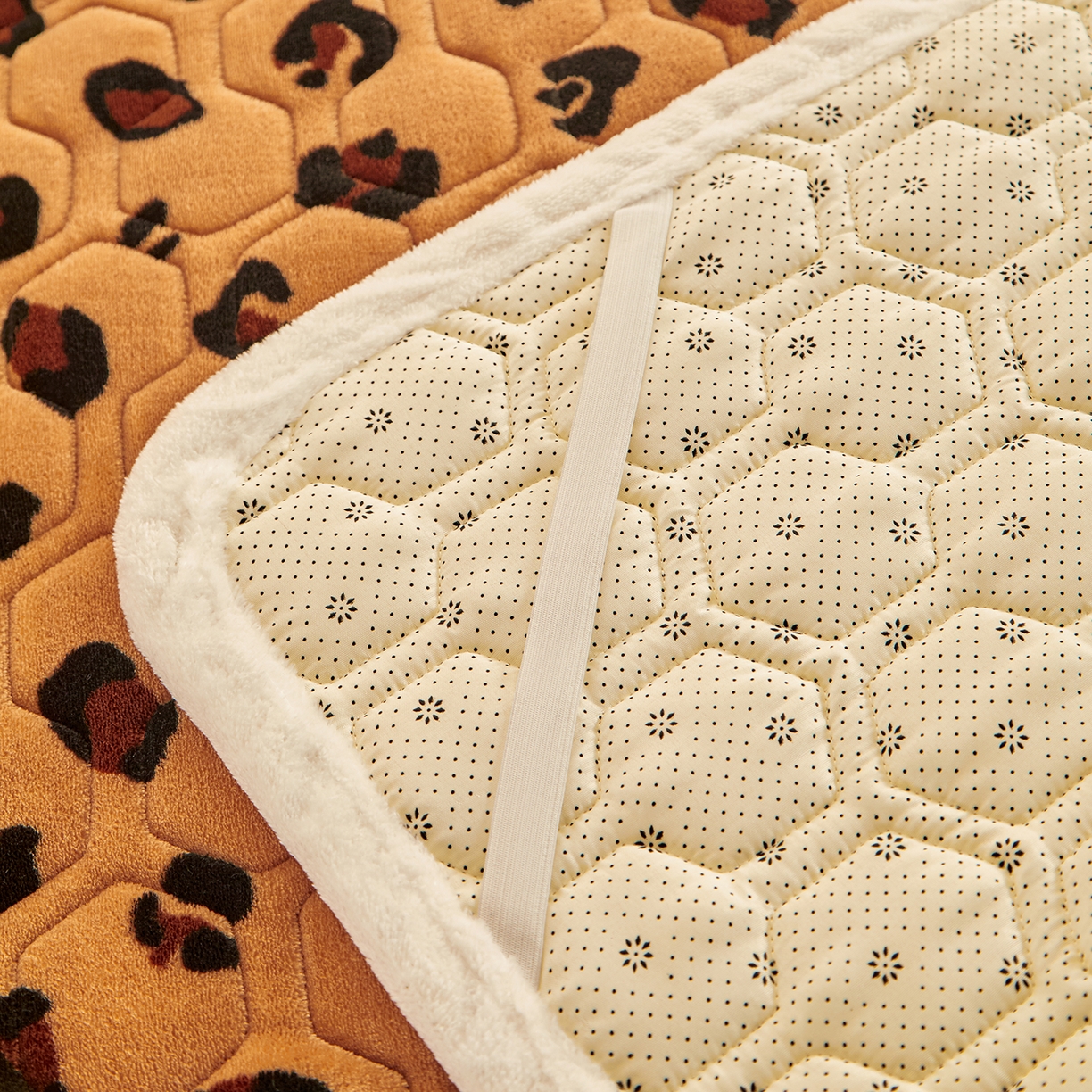 91家纺网 家纺一手货源 找家纺 永旺家纺 2025新款保暖牛奶牛奶绒床垫床褥 豹纹