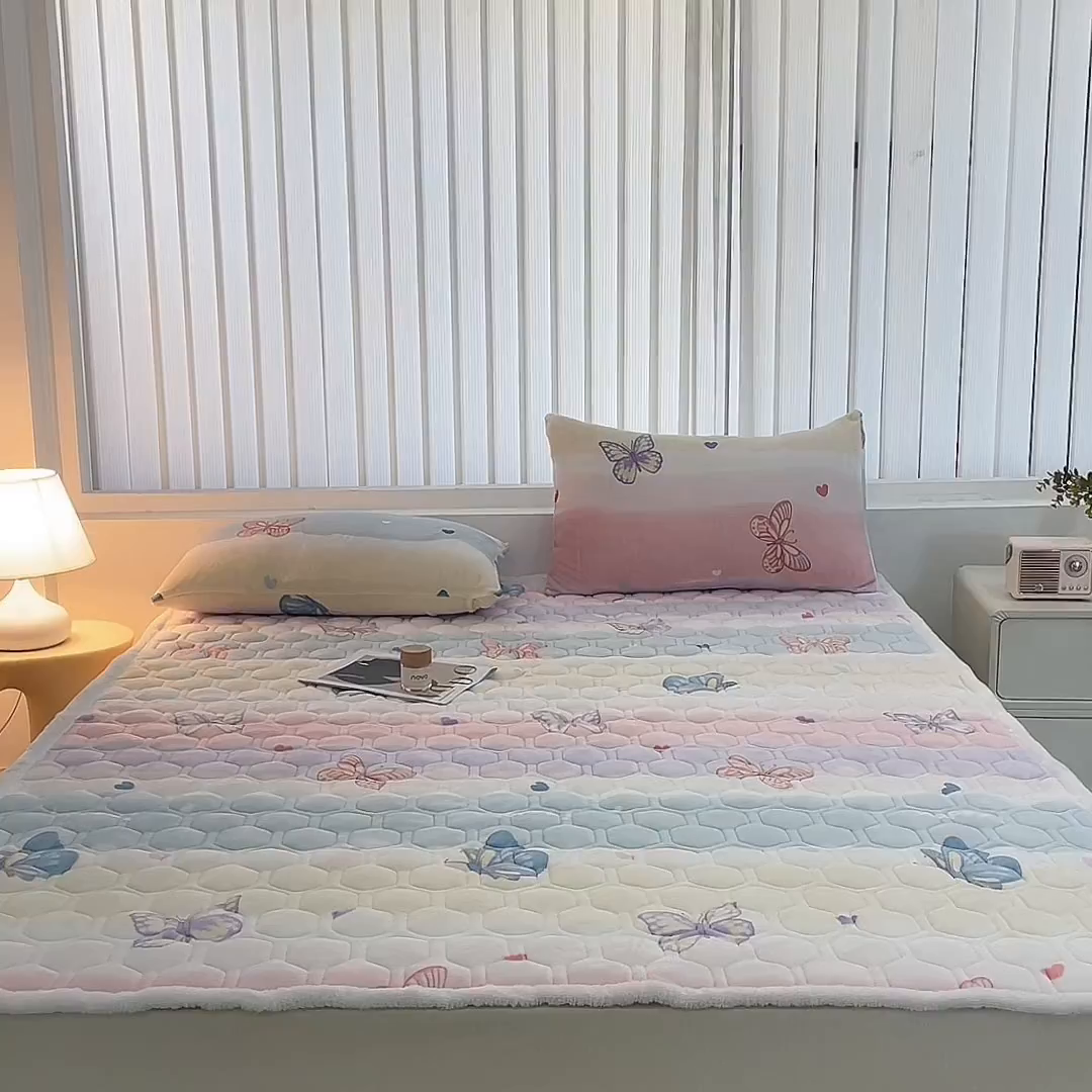 91家纺网 家纺一手货源 找家纺 永旺家纺 2025新款保暖牛奶牛奶绒床垫床褥 蝶影