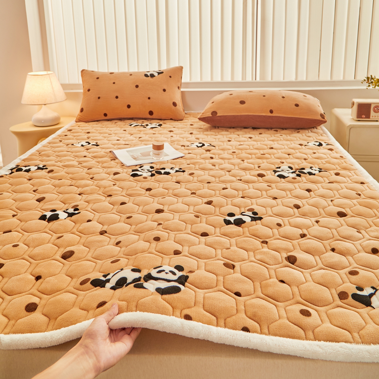 永旺家纺 2025新款保暖牛奶牛奶绒床垫床褥 可爱熊猫