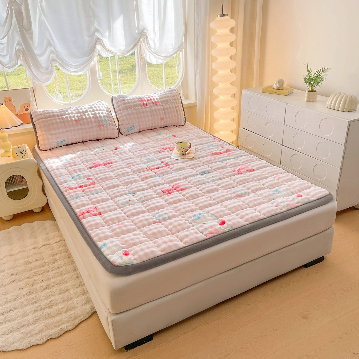 91家纺网 家纺一手货源 找家纺 奇丝雅 2025新款A类牛奶绒泡泡绒床褥床垫床盖兔毛绒家用学生宿舍上下铺寝室褥子软垫床护垫夹棉（大床） 樱桃猫咪