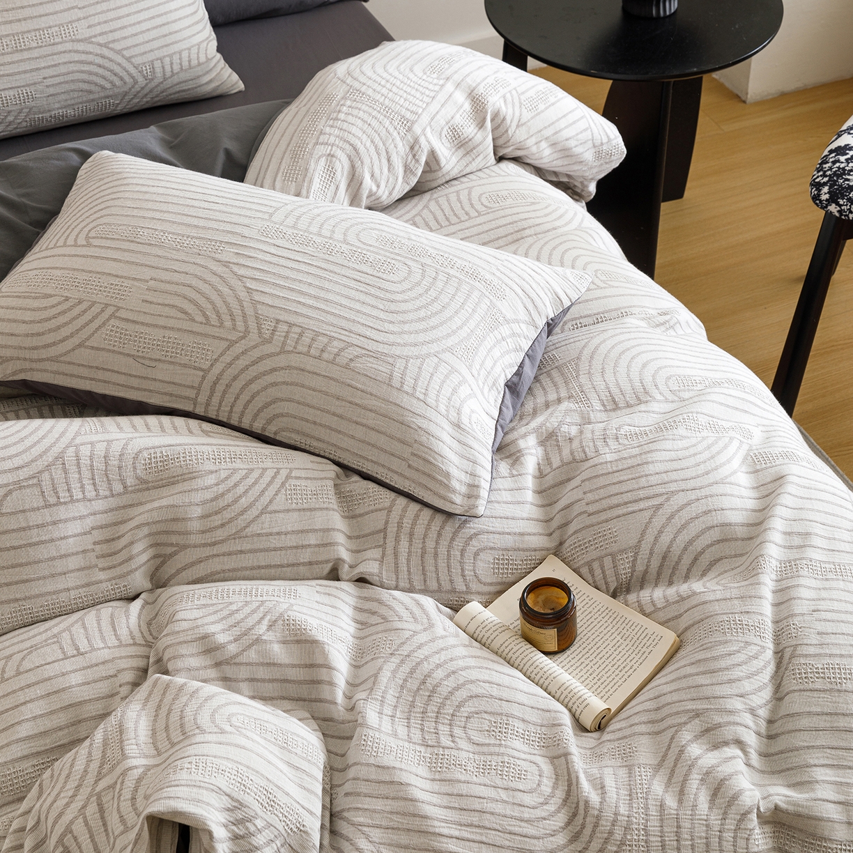 91家纺网 家纺一手货源 找家纺 春皖家纺 2026新款A类全棉双层纱AB版简约四件套 瑞拉-灰