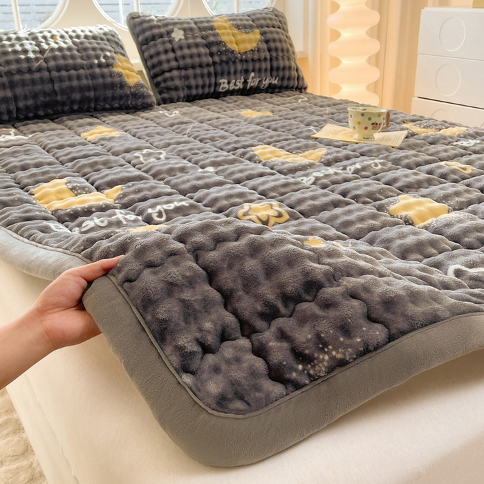 奇丝雅 2025新款A类牛奶绒泡泡绒床褥床垫床盖兔毛绒家用学生宿舍上下铺寝室褥子软垫床护垫夹棉（大床） 月亮湾