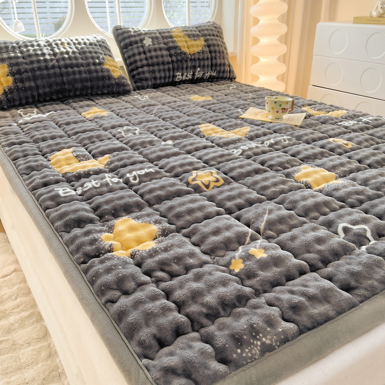 91家纺网 家纺一手货源 找家纺 奇丝雅 2025新款A类牛奶绒泡泡绒床褥床垫床盖兔毛绒家用学生宿舍上下铺寝室褥子软垫床护垫夹棉（大床） 月亮湾