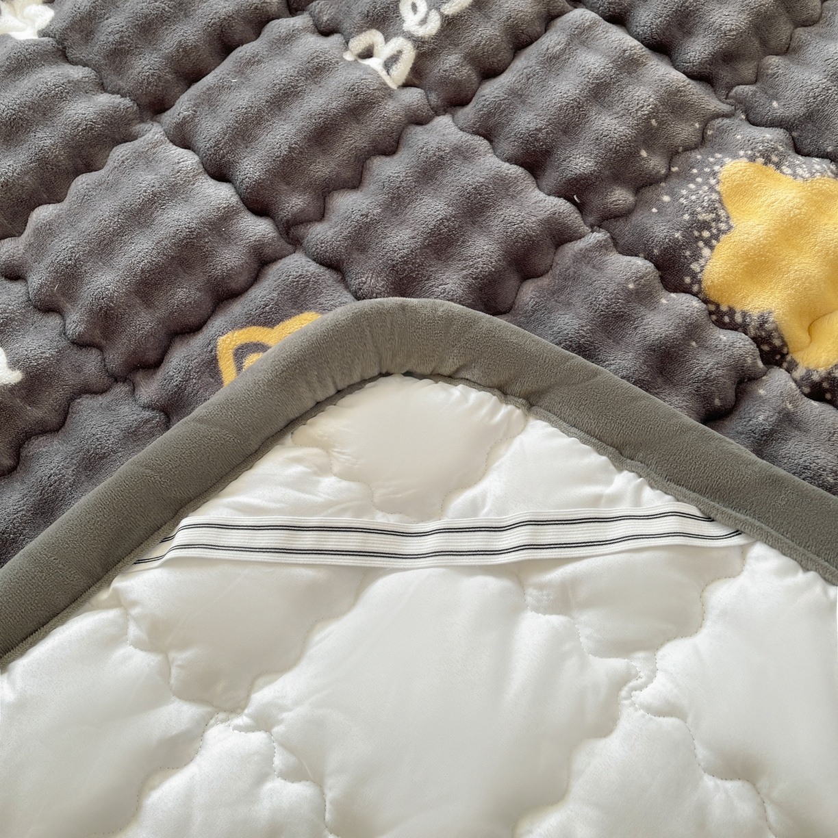 91家纺网 家纺一手货源 找家纺 奇丝雅 2025新款A类牛奶绒泡泡绒床褥床垫床盖兔毛绒家用学生宿舍上下铺寝室褥子软垫床护垫夹棉（大床） 月亮湾