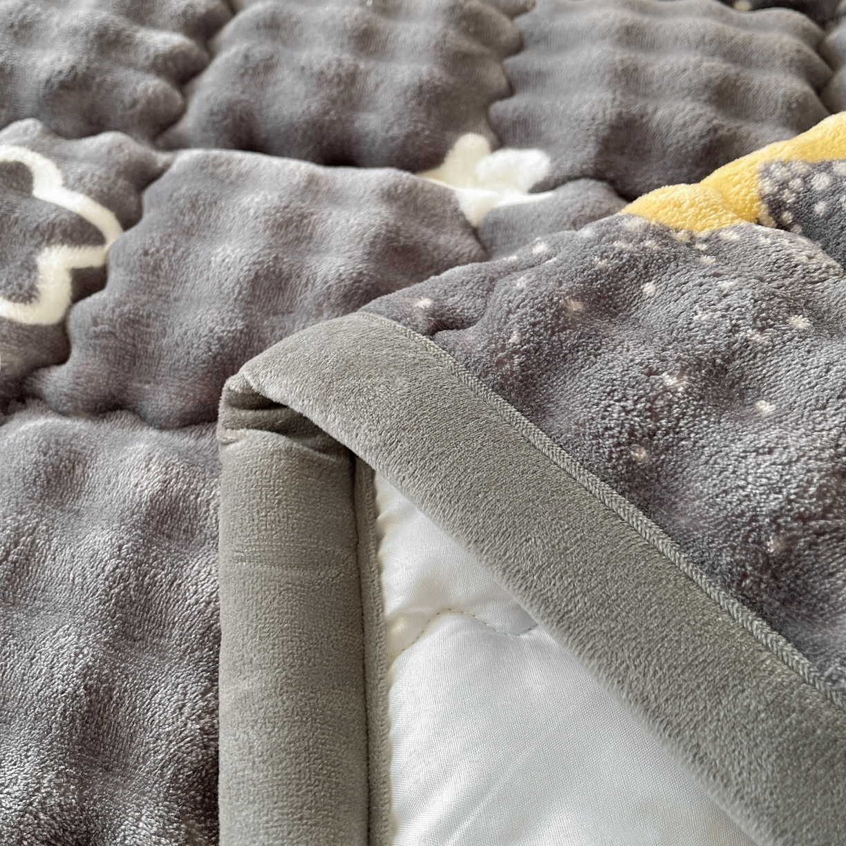 91家纺网 家纺一手货源 找家纺 奇丝雅 2025新款A类牛奶绒泡泡绒床褥床垫床盖兔毛绒家用学生宿舍上下铺寝室褥子软垫床护垫夹棉（大床） 月亮湾