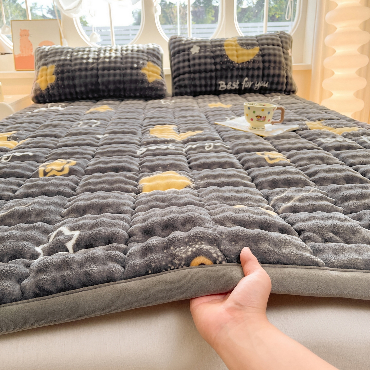 91家纺网 家纺一手货源 找家纺 奇丝雅 2025新款A类牛奶绒泡泡绒床褥床垫床盖兔毛绒家用学生宿舍上下铺寝室褥子软垫床护垫夹棉（大床） 月亮湾