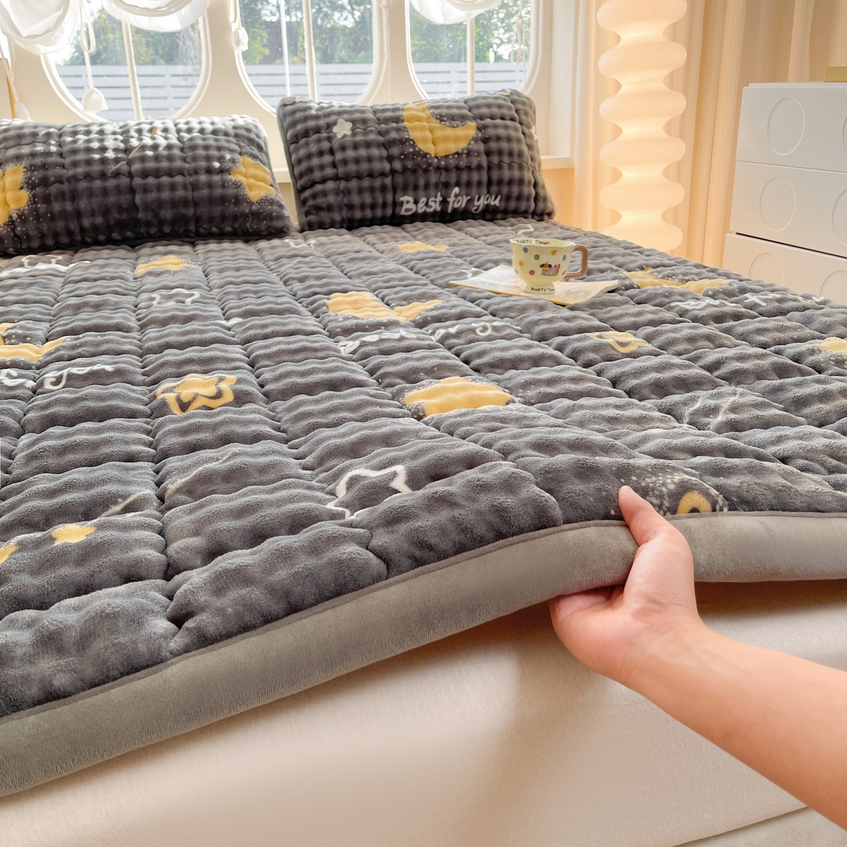 91家纺网 家纺一手货源 找家纺 奇丝雅 2025新款A类牛奶绒泡泡绒床褥床垫床盖兔毛绒家用学生宿舍上下铺寝室褥子软垫床护垫夹棉（大床） 月亮湾