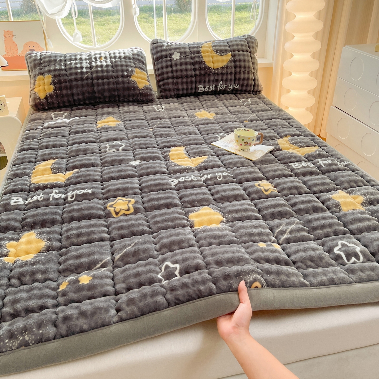 91家纺网 家纺一手货源 找家纺 奇丝雅 2025新款A类牛奶绒泡泡绒床褥床垫床盖兔毛绒家用学生宿舍上下铺寝室褥子软垫床护垫夹棉（大床） 月亮湾