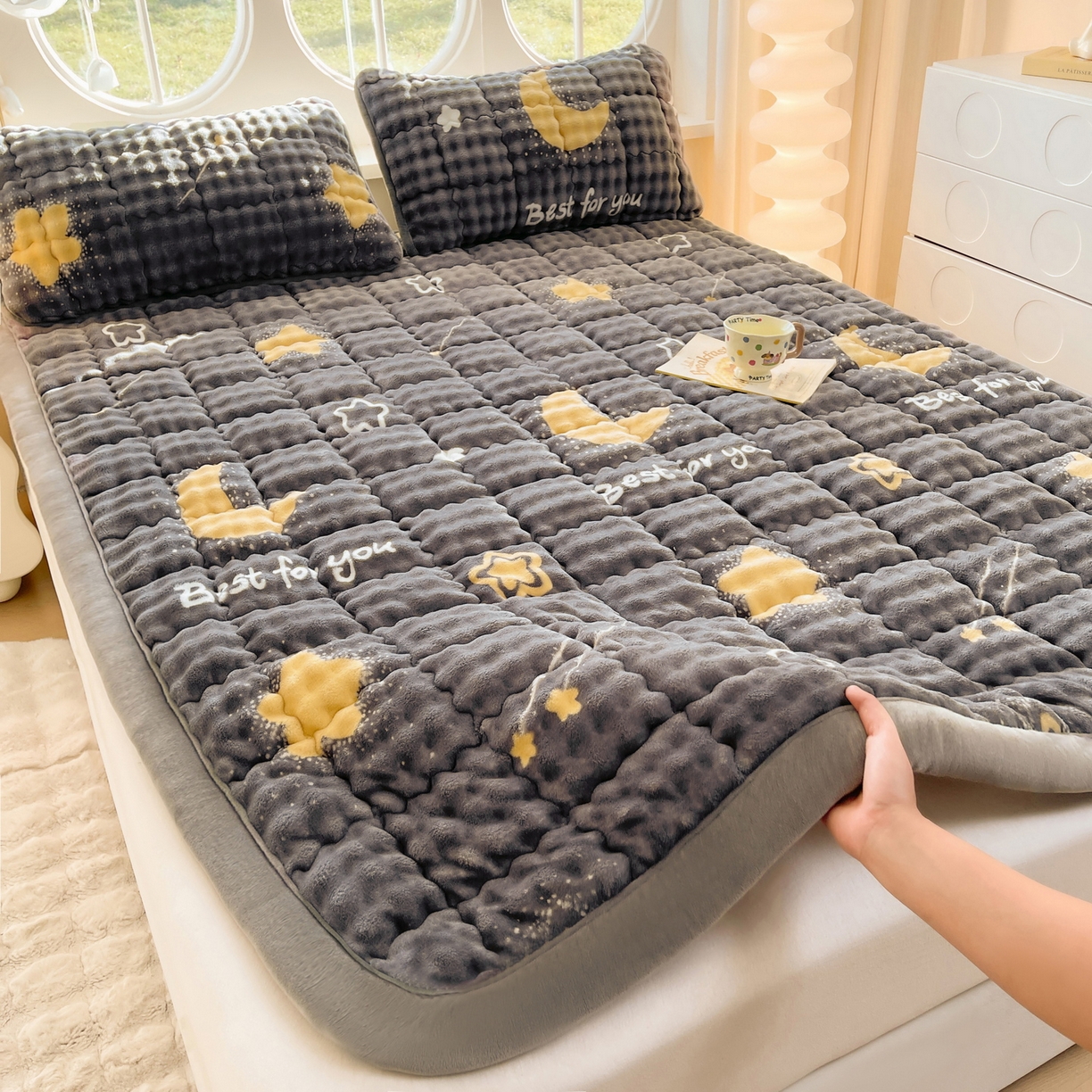 91家纺网 家纺一手货源 找家纺 奇丝雅 2025新款A类牛奶绒泡泡绒床褥床垫床盖兔毛绒家用学生宿舍上下铺寝室褥子软垫床护垫夹棉（大床） 月亮湾