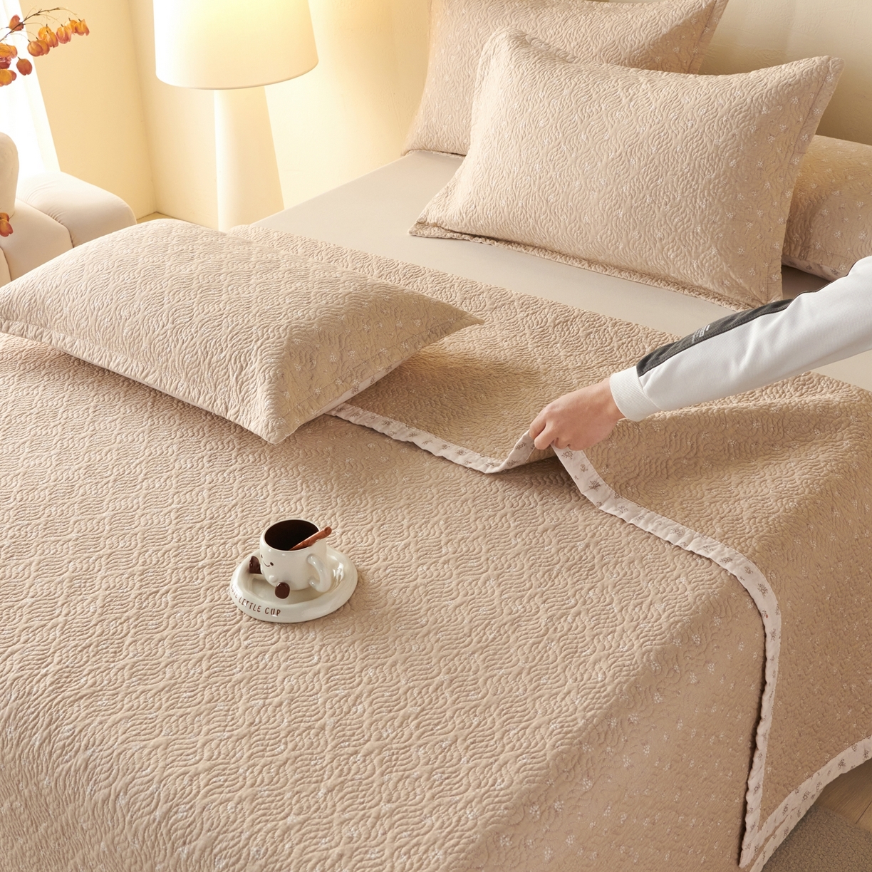 91家纺网 家纺一手货源 找家纺 2025新款13070双面全棉砂洗大直边床盖三件套四件套 秋日私语