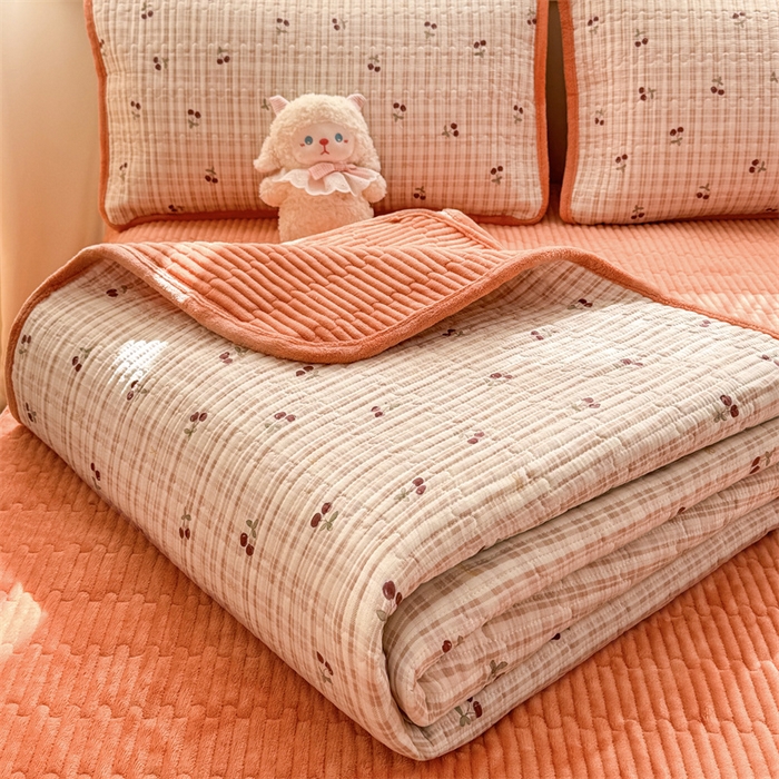 91家纺网 家纺一手货源 找家纺 （总）圣比熊 2025新款A类云朵棉加牛奶绒双面夹棉床盖床垫保护套床垫保护罩三件套