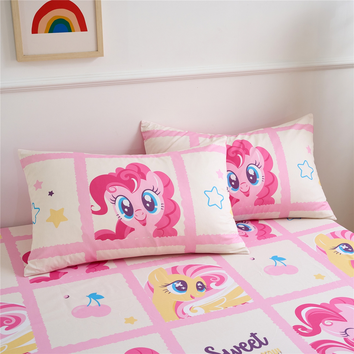 91家纺网 家纺一手货源 找家纺 百利卡通（原迪士尼家纺） 2025新款全棉圆网数码印花床笠枕套-小马宝莉 格子小马L